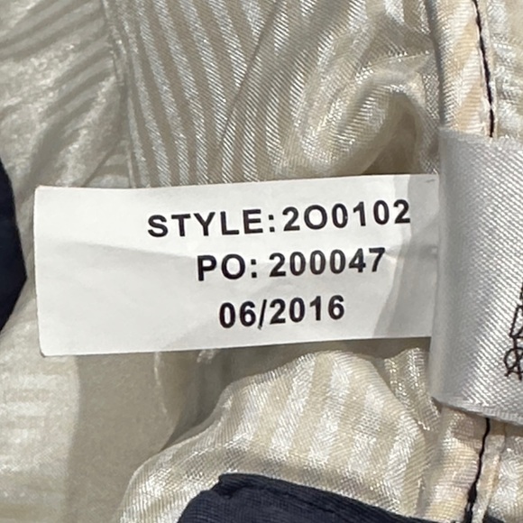 Vineyard Vines Dark Blue Quilted Vest with Dark Brown Details - Picture 9 of 9